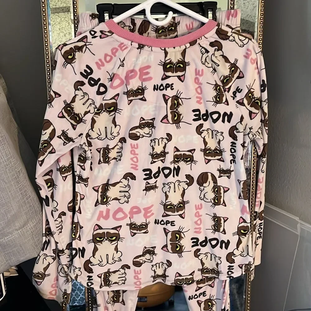 Girls Grumpy Cat pajamas size small 4-6